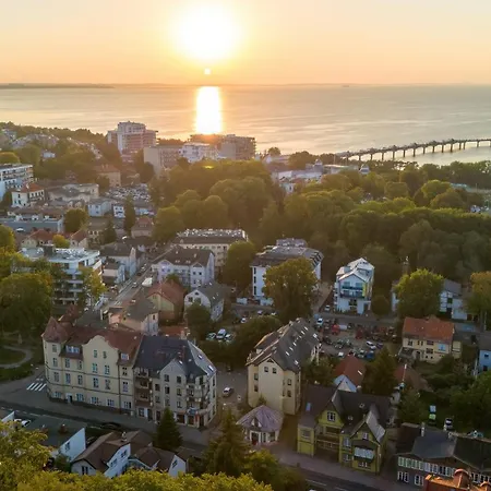 Bright & Spacious Family In With Parking And 3 Balconies By Renters *