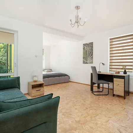 Bright & Spacious Family In With Parking And 3 Balconies By Renters 아파트