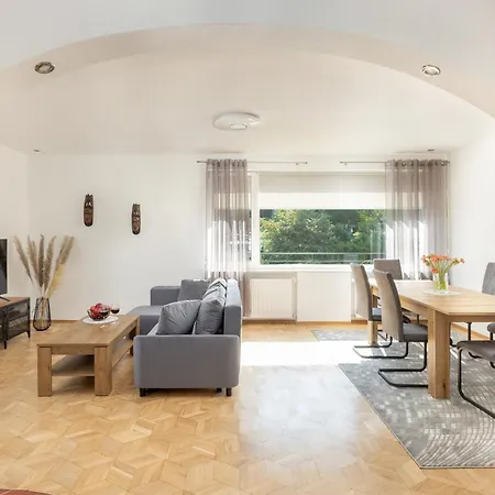 Bright & Spacious Family In With Parking And 3 Balconies By Renters 아파트 미엥지즈드로예