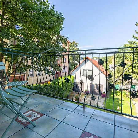 Bright & Spacious Family In With Parking And 3 Balconies By Renters 미엥지즈드로예