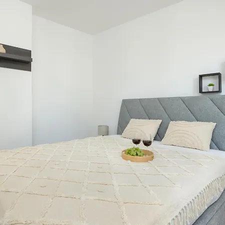 Bright & Spacious Family In With Parking And 3 Balconies By Renters * מידזיזדרויה