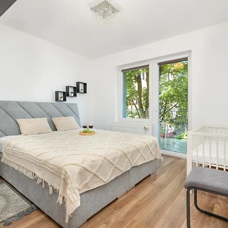 Bright & Spacious Family In With Parking And 3 Balconies By Renters