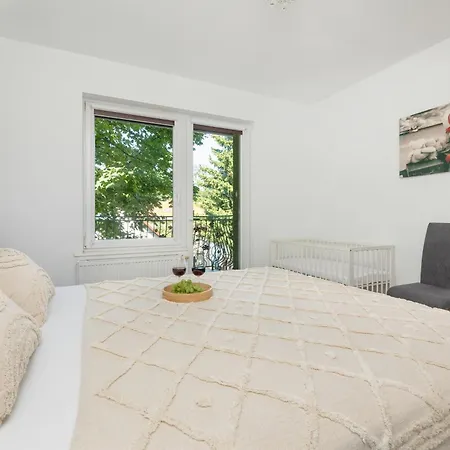 Bright & Spacious Family In With Parking And 3 Balconies By Renters דירה