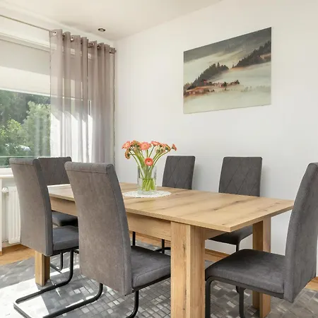 Bright & Spacious Family In With Parking And 3 Balconies By Renters