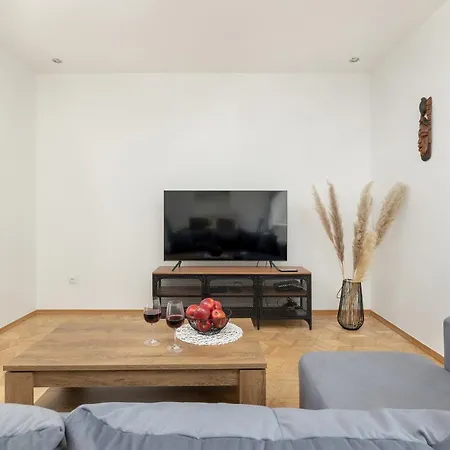 Bright & Spacious Family In With Parking And 3 Balconies By Renters דירה מידזיזדרויה