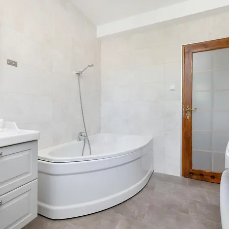 דירה Bright & Spacious Family In With Parking And 3 Balconies By Renters מידזיזדרויה